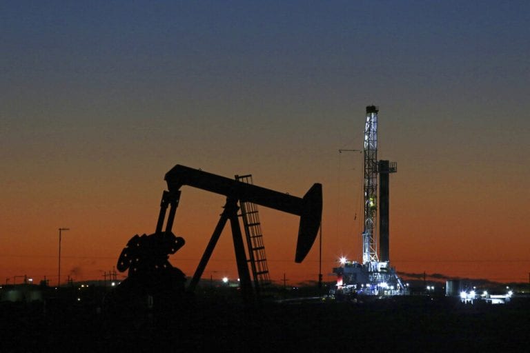 布伦特油上升伊朗紧张和欧佩克，美国原油