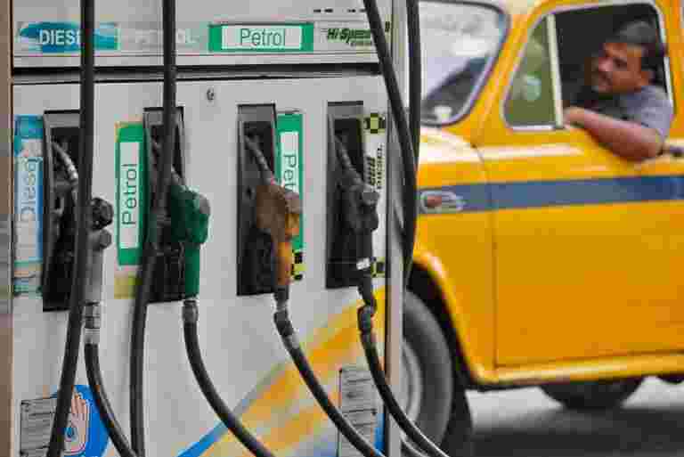 汽油在100卢比：PM Modi表示减少导入依赖