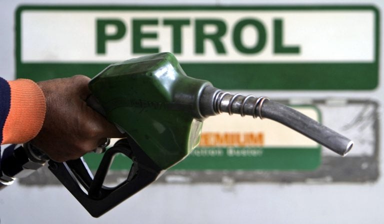 柴油横跨卢比的汽油价格为73卢比，德里·卢比在孟买汽油价格为89.52卢比/升