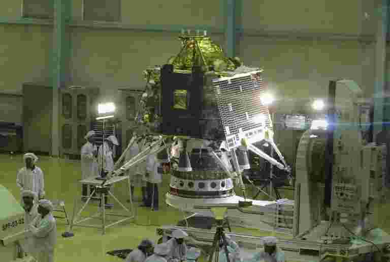 巴基斯坦的第一位女宇航员祝贺Chandrayaan-2上的Isro;南亚的“巨大的飞跃”