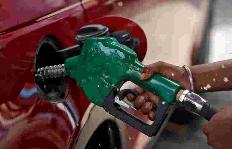 燃料价格削减第二天，紫罗兰在孟买每升87.84卢比