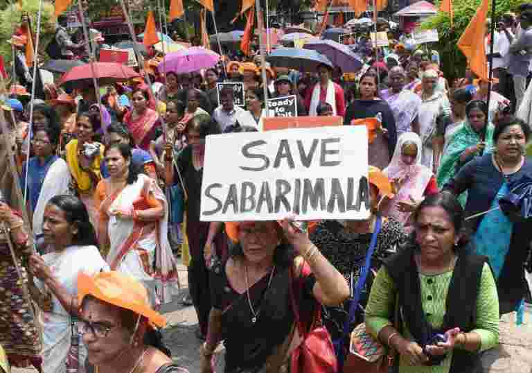 Sabarimala Temple在SC订单上抗议抗议活动