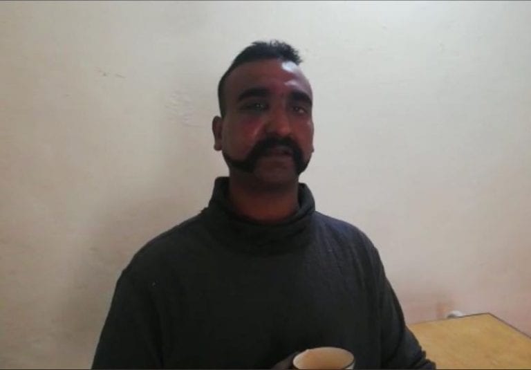 IAF Pilot Abhinandan的家庭为印度服务于一代人