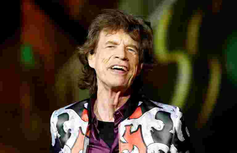 Mick Jagger在医疗程序后说'在修补程序上