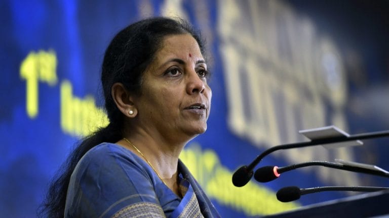 FM Sitharaman：GST委员会决定在车辆上削减GST率