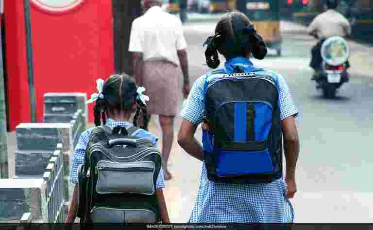 周六，曼皮尔学生享受“没有学校袋子”，父母欢迎政府倡议