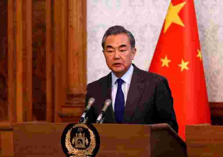 中国外交部长说，印度应该转动危机，克服危机，说中国外交部长
