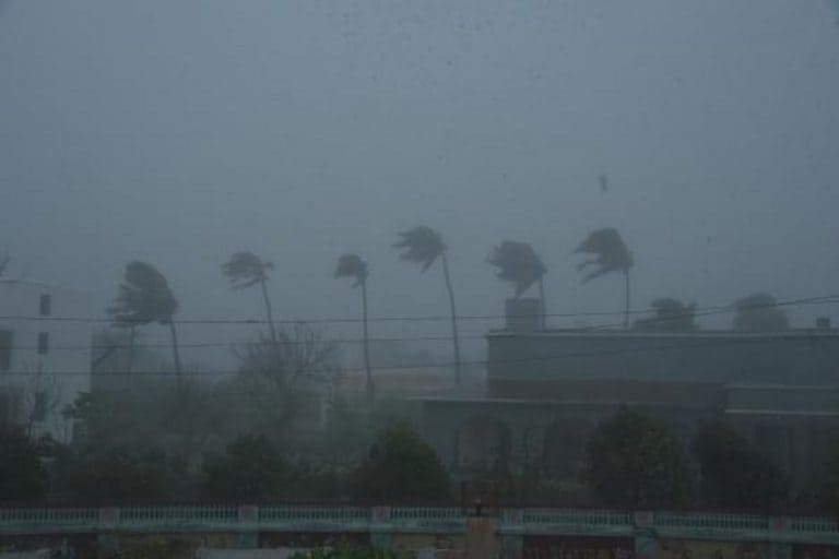 新鲜的旋风警报为孟加拉，奥迪沙作为“amphan”加剧