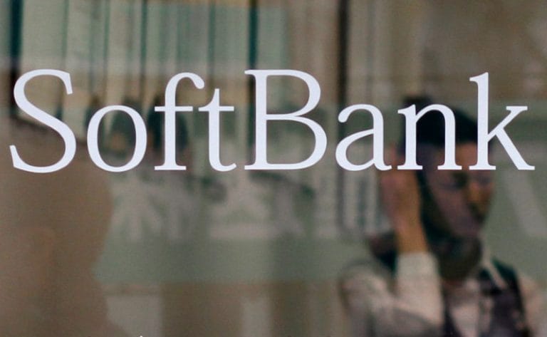 日本的SoftBank价格IPO，筹集了235亿美元的总额
