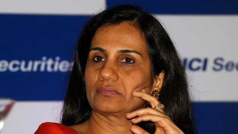 Chanda Kochhar表示，银行的决定失望和震惊，继续相信我作为专业人士的行为。