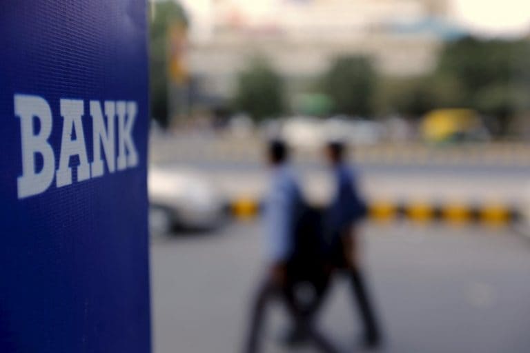 漂亮的银行击中历史新高30,000; HDFC银行，印度银行领先